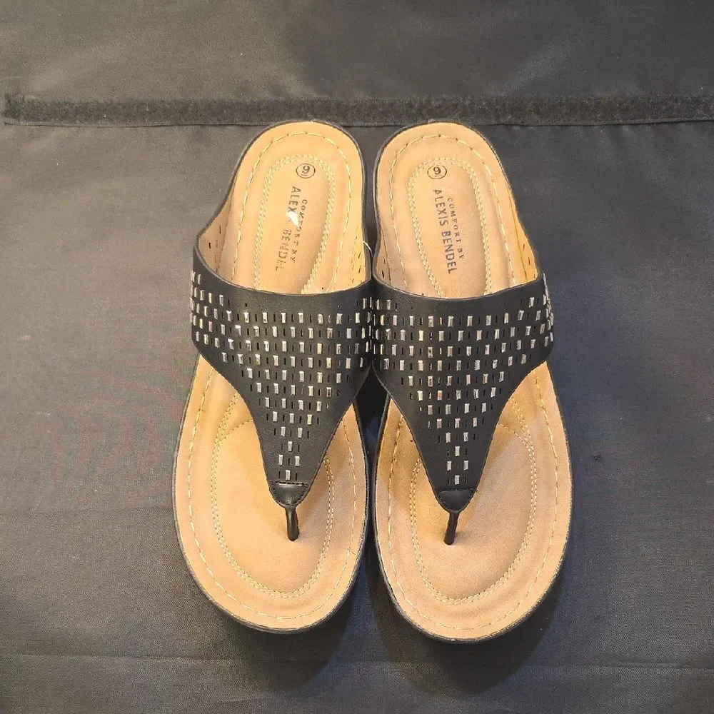 BRAND NEW COMFORT BY ALEXIX BENDEL JEWEL DESIGN THONG WEDGE WOMENS SANDAL